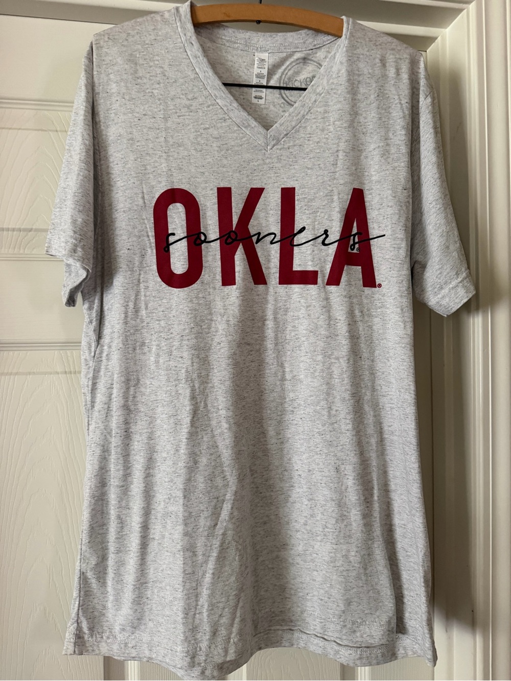 OKLA Red Letter V-Neck Long Sleeve Tee - Unbranded